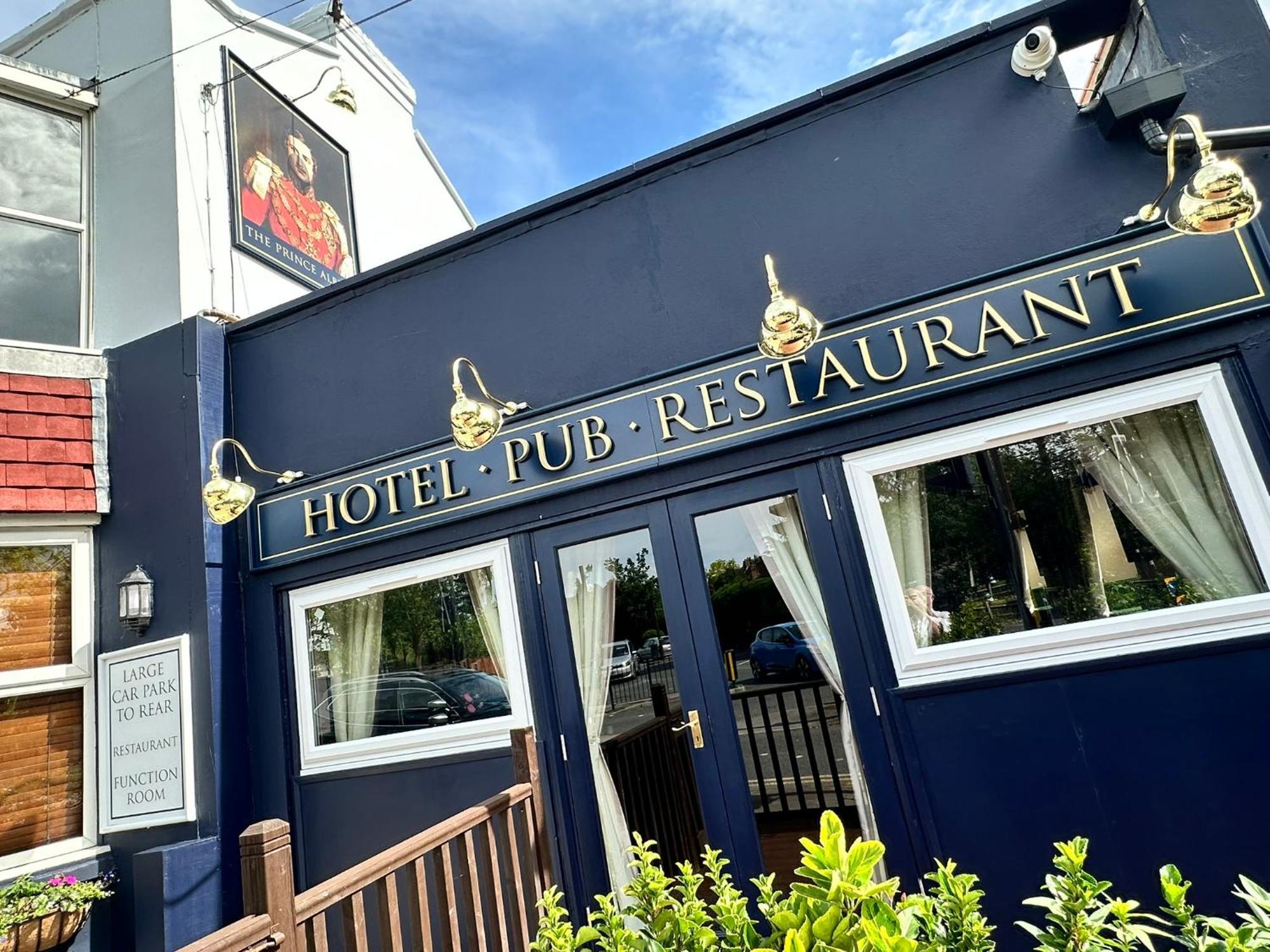 The Prince Albert Pub & Hotel Виндзор Экстерьер фото