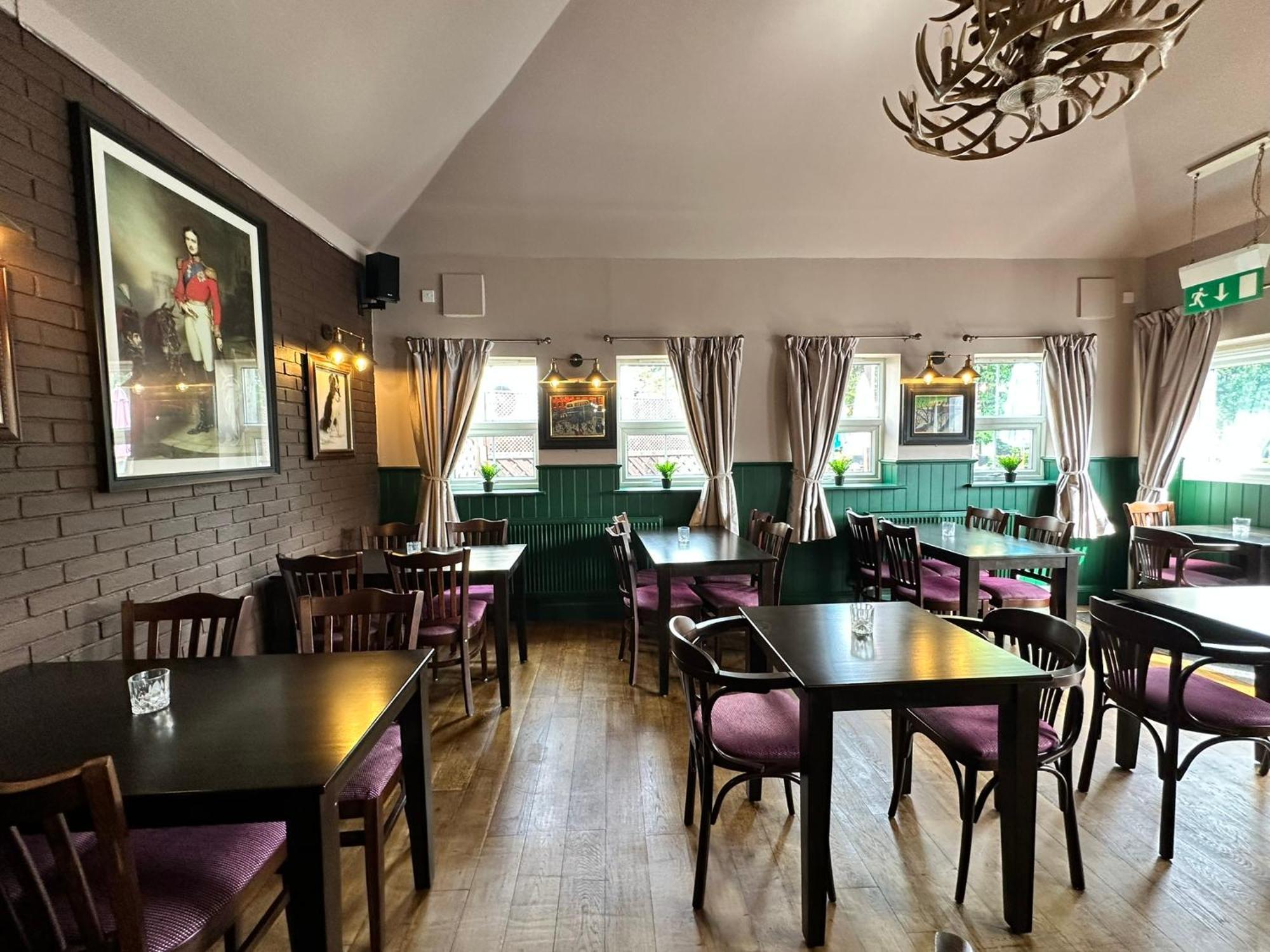 The Prince Albert Pub & Hotel Виндзор Экстерьер фото